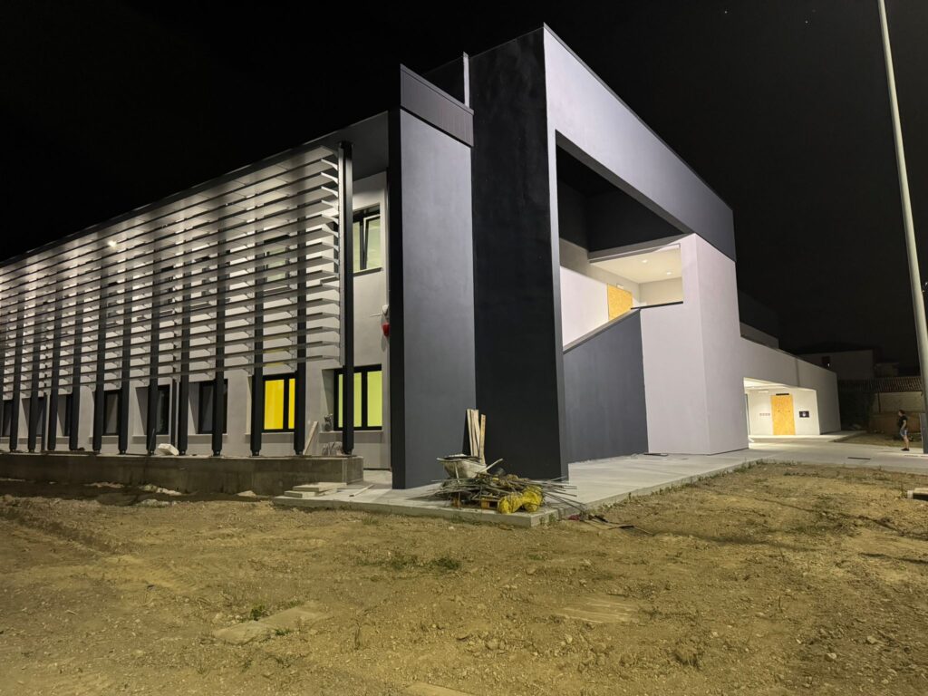 07-esterno-notturno-prospetto